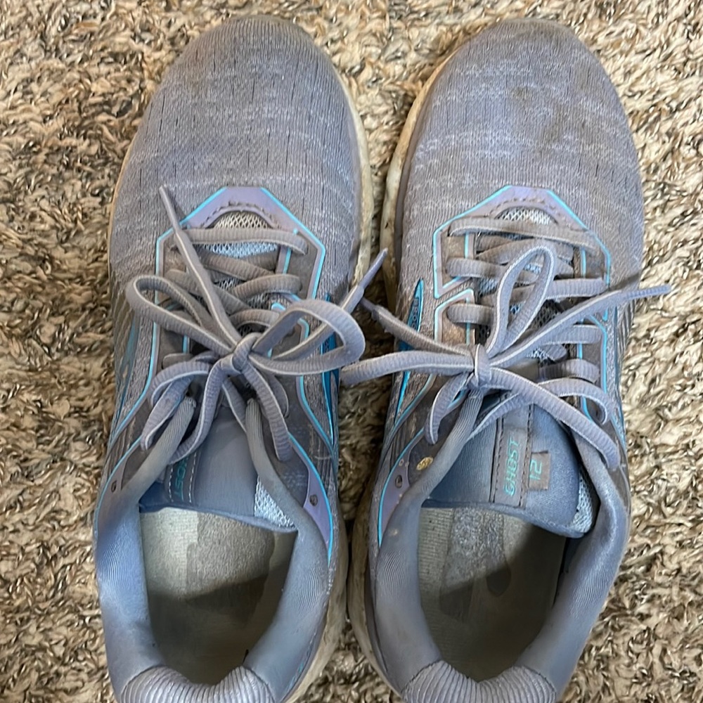 Women’s Brooks Ghost 12 tennis shoes